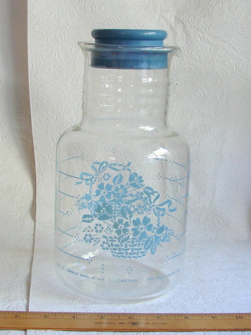 Vtg Pyrex Glass 2 Qt Juice Carafe/Decanter w/Lid, Blue Cornflower Country Basket